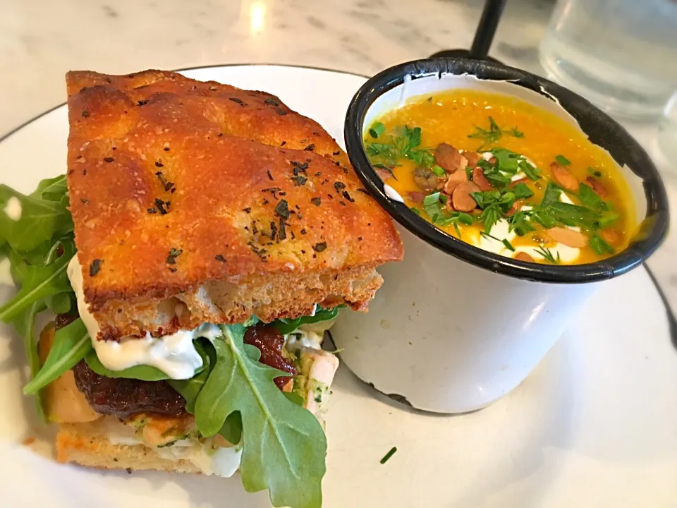 Roasted Chicken and Goat Cheese Sandwich|chan mitsuさん