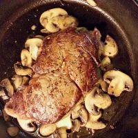 Ribeye steak rare with mushrooms.  #steak #castiron|Don Newellさん