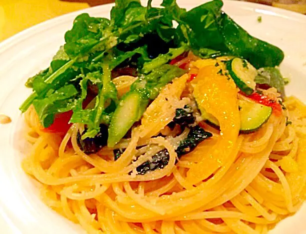 ピリ辛野菜とにんにくのスパゲティ - Spicy veggie garlic spaghetti😋❤️✨|Liezlさん