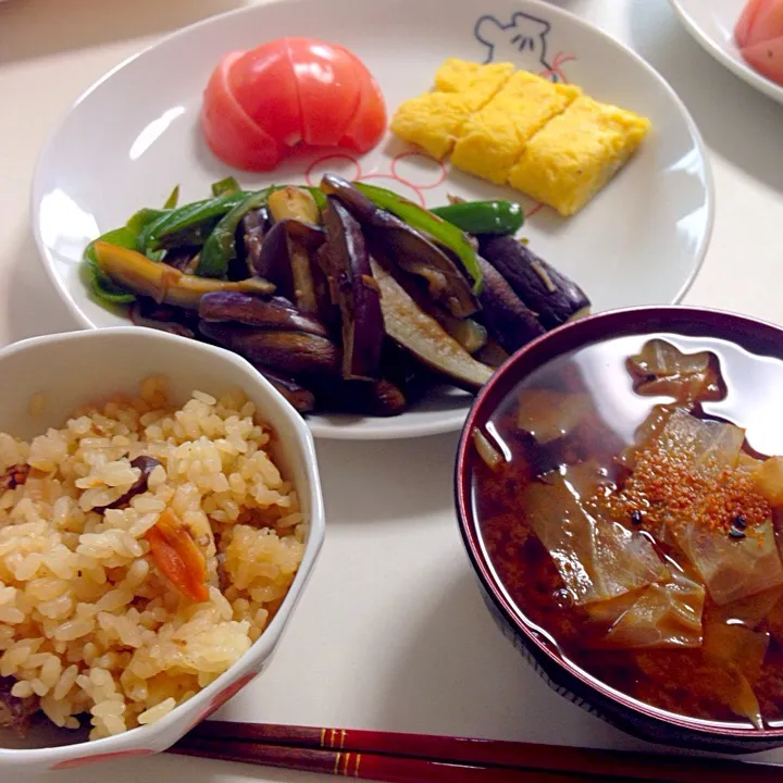 野菜プレート
味噌汁
炊き込み御飯|りりこさん