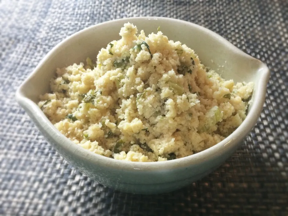 セロリとツナの塩おから 今回はセロリの葉と鶏ひき肉で🌿|ぷっくりんこ💙さん