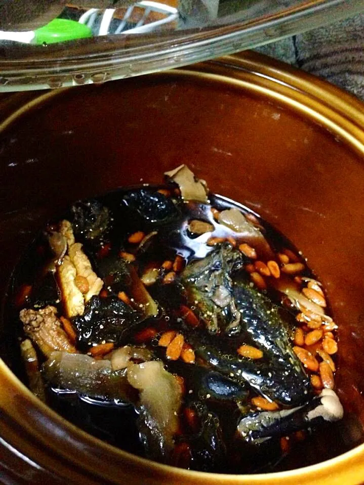 Slow cook - Black Chicken Chinese Herb Soup for boost  our stamina💪🏻|Tari's Kitchenさん