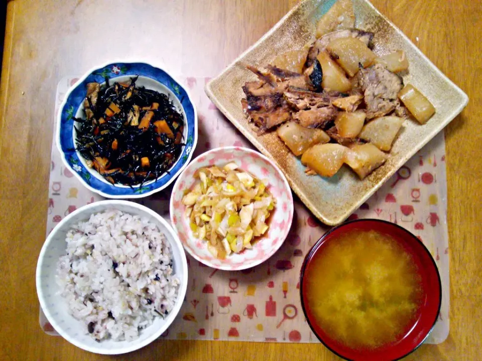 １２月７日 ぶり大根 ひじきの煮物 ねぎのナムル お味噌汁|いもこ。さん