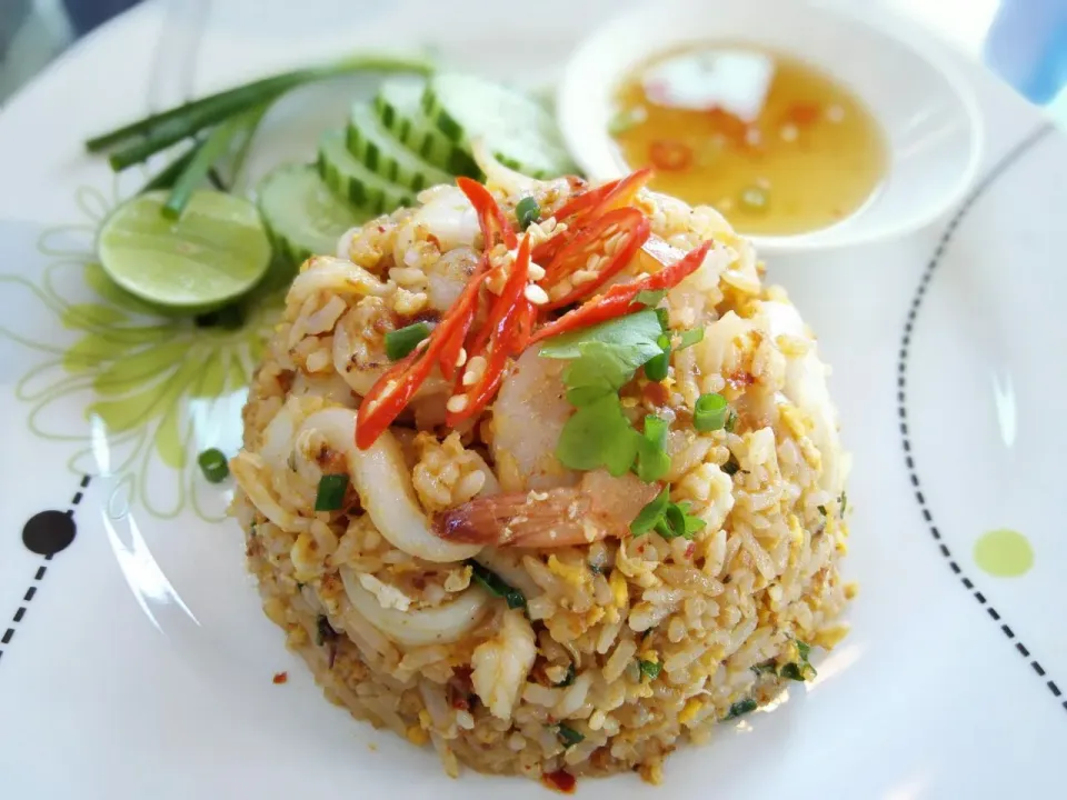 Snapdishの料理写真:TomYum Seafood Fried rice !  [Thai dish]|Nor Aorさん