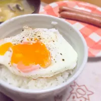 目玉焼きごはん(o⁰⊖⁰o)