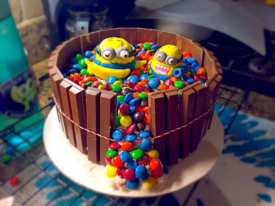 Minions Chocolate Cake|じょしさん