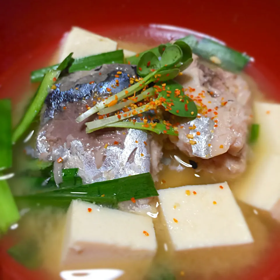 鯖水煮缶と、豆腐、ニラのお味噌汁🌟|きいこさん