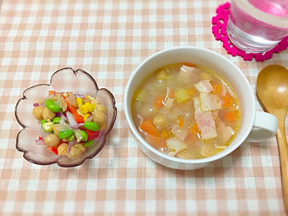 豆サラダと具沢山コンソメスープ♡|はるかさん