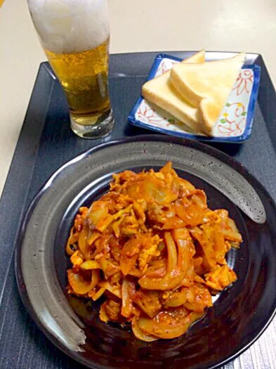 豚バラ肉と玉ねぎのケチャップ炒めカレー風味|ゆるかずさん