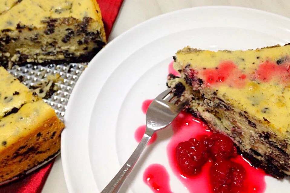 "Oreo Cheesecake with Raspberries Jam" 
Made the jam a day before n keep in the fridge for every morning breakfast with a slice of white loaf ☕️|Tari's Kitchenさん