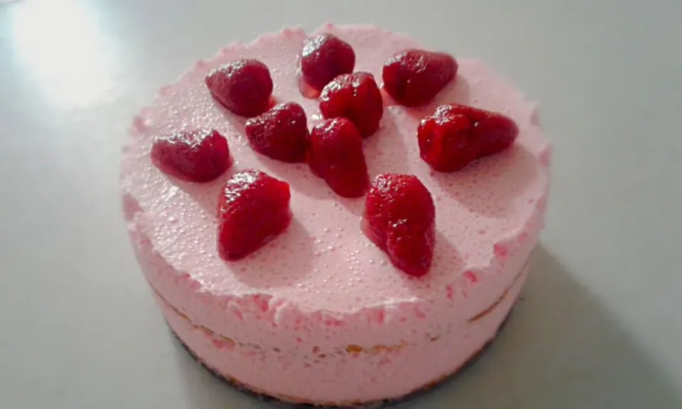 Snapdishの料理写真:homemade strawberry short cake ^^|Hongoro Hanniさん