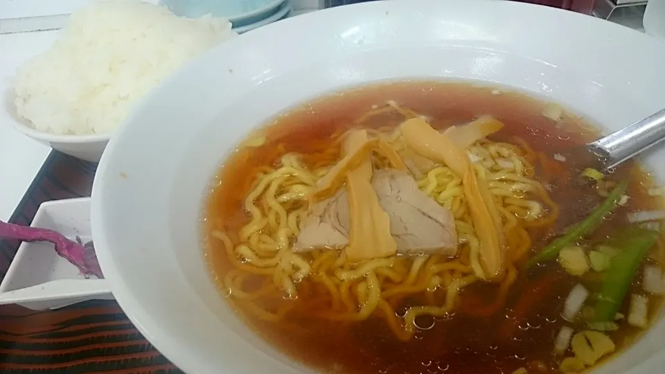 兆楽 道玄坂店 の 朝ラーメンセット(半ラーメン、餃子6個、半ライス、味付き海苔、お新香) ＠渋谷|大脇さん