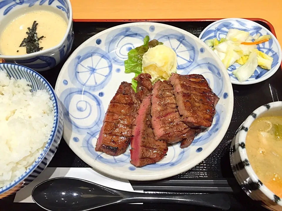 極 牛たん定食|マハロ菊池さん