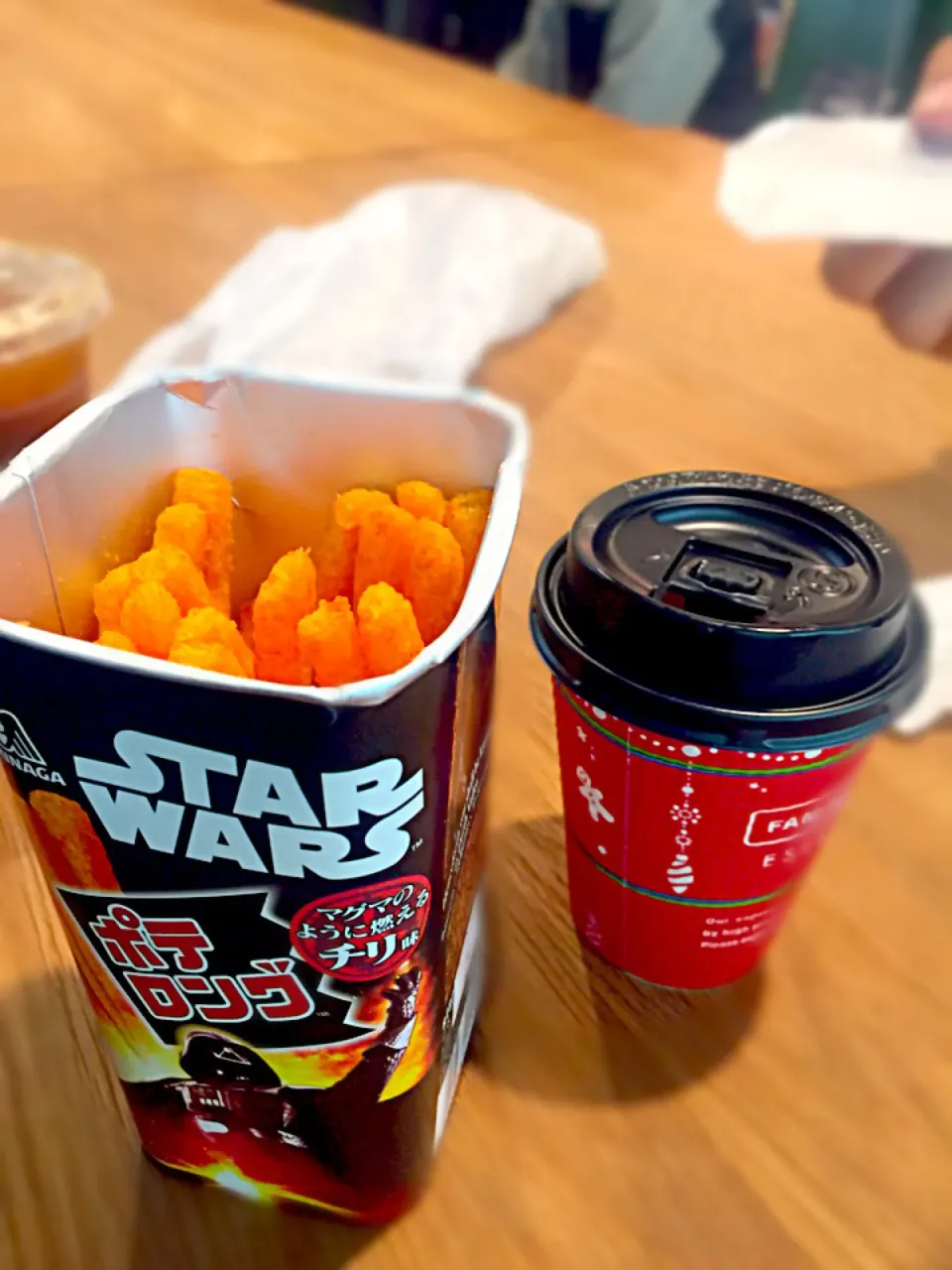 STAR  WARS  ポテロング  マグマのように燃えるチリ味  ＆  ファミマカフェ☕️|ch＊K*∀o(^^*)♪さん