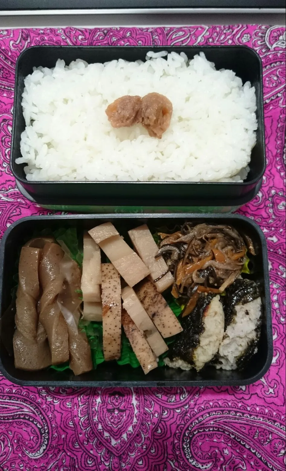 ベジ弁当
*こんにゃく
*れんこん
*海苔巻き蓮根バーグ
*玉ねぎとあらめの味噌煮|ちーざさん