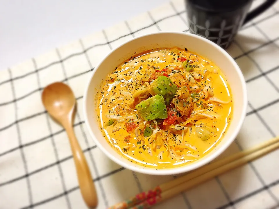 糖質０麺＊アボカドとシーフードのトマトクリームうどん|＿＿madoka :*)さん