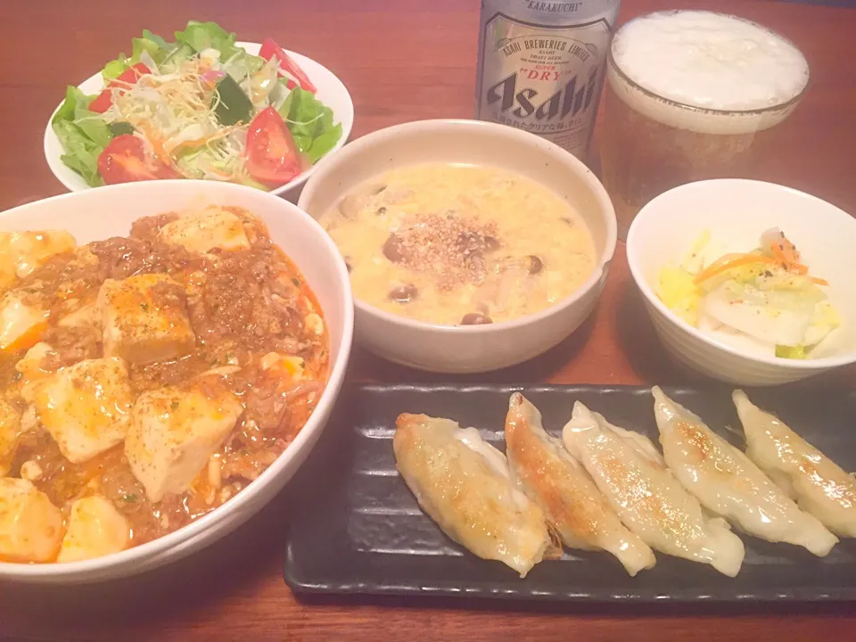 麻婆丼＊餃子＊キノコと玉子スープ(^O^)|basilさん