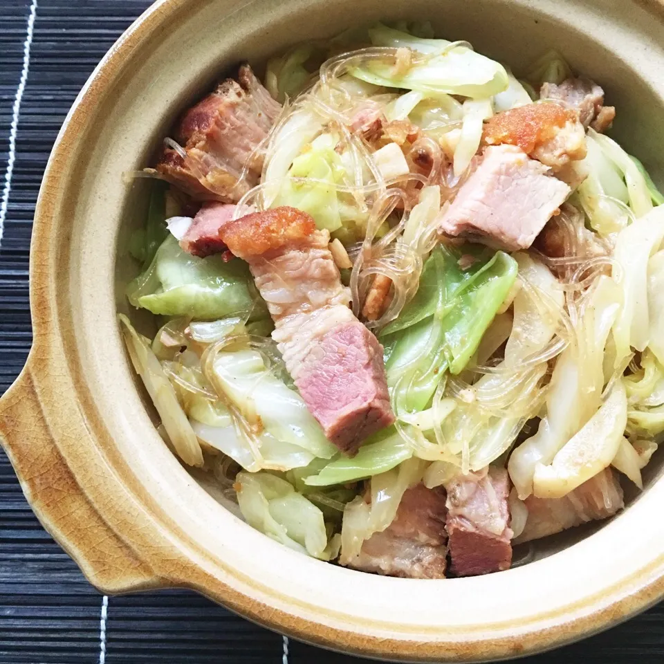 Stirfried cabbage with roast pork|coxiella24さん