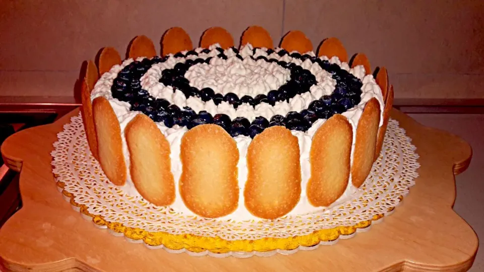 Torta paradiso marmellata mirtilli panna e decoro mirtilli|Mora Maurizioさん