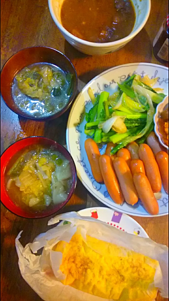 Snapdishの料理写真:今日の朝ごﾊﾟﾝ🍞
蜜柑ﾊﾟﾝ🍊 小松菜と葱のオイスター炒🌿ソーセージ🐽etc.…💕|メイメイda.さん