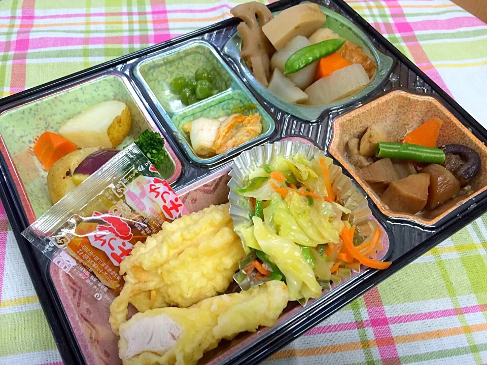 野菜たっぷりの炊き合わせ 日替わり弁当 豊川市宅配|Naokazu Kuritaさん