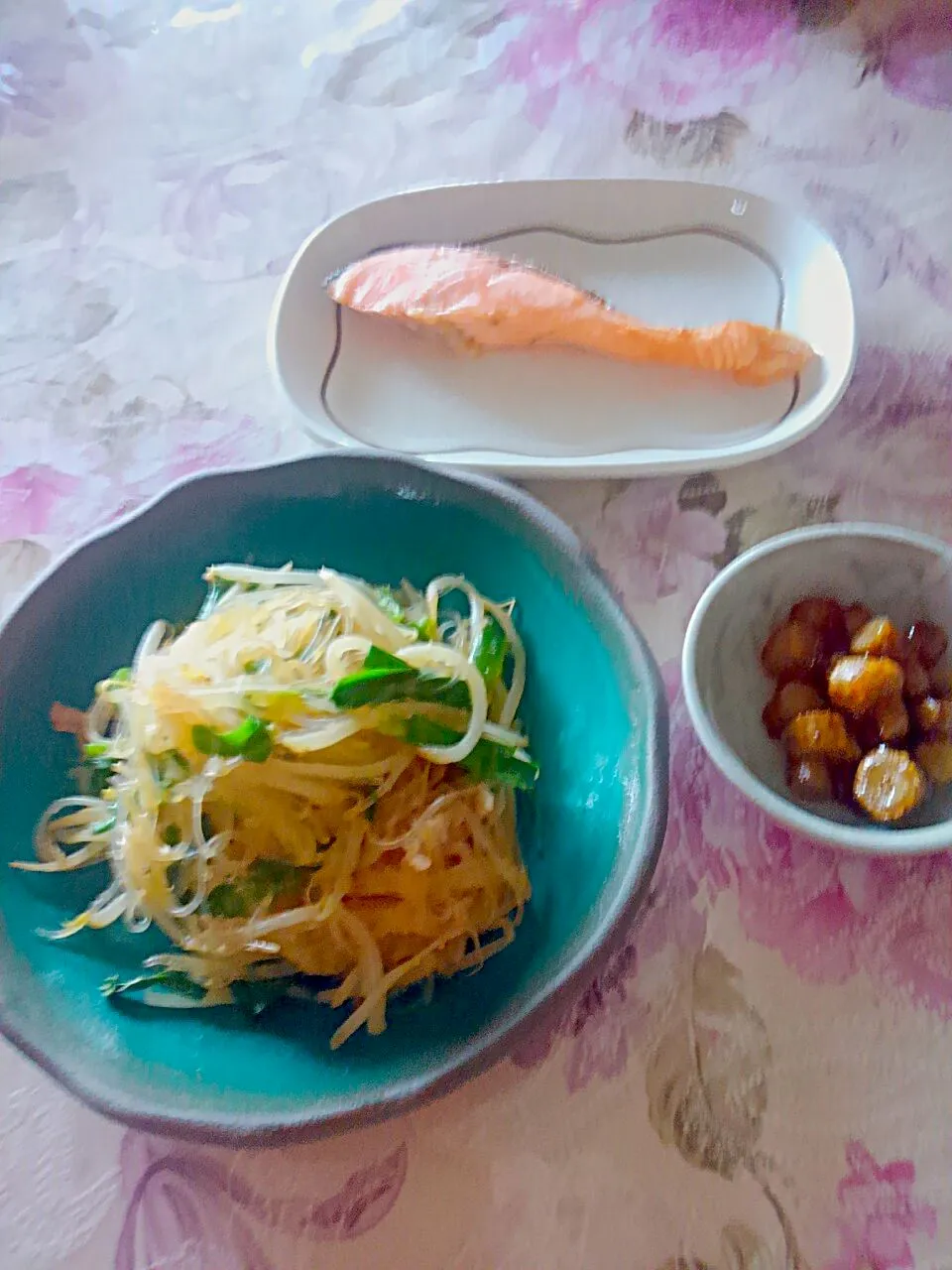 Snapdishの料理写真:豚肉と春雨の蒸し炒め、ごぼうの甘辛炒め|たえさん