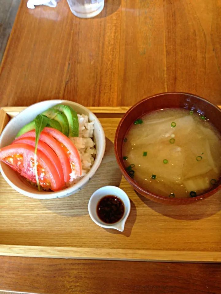 アボカドトマトのキノコ醤油|みわこさん