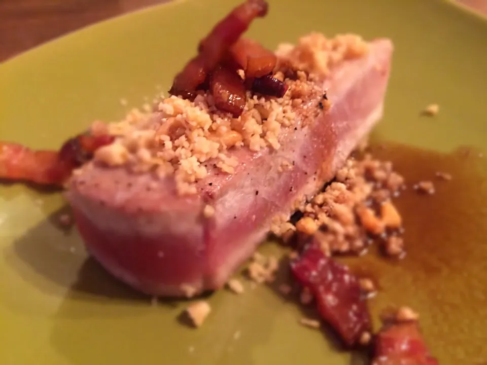 マグロのベーコンソテー、バルサミコソース。
Seared tuna with bacon and balsamico.|Akiko Nishimaeさん