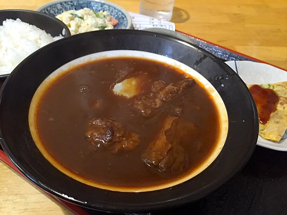 焼き肉屋さんのビフシチューランチは、どんぶりじゃけん〜^ ^|たぁちさん