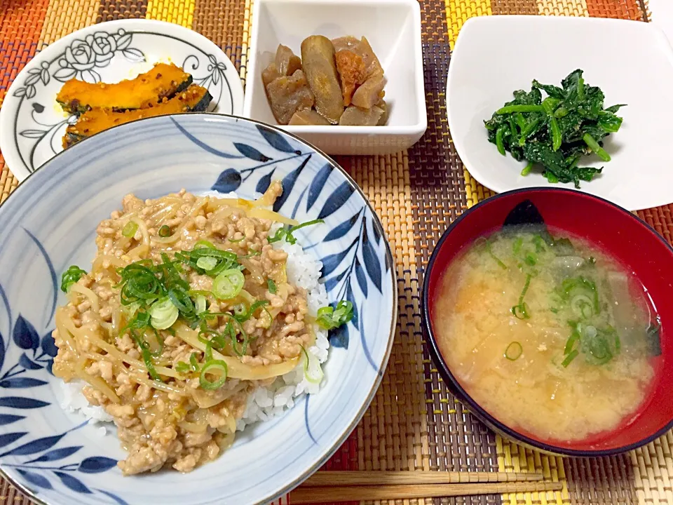 ひき肉ともやしのスタミナ丼♡|yuiさん