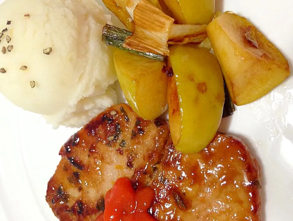 Baked Pork Chop with Apples and Mashed Potatoes 🐷🍏🍛🍴🍸|Tari's Kitchenさん