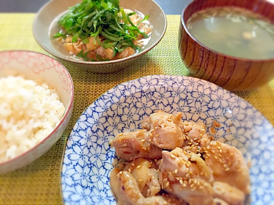 鶏モモ肉の照り焼き、キノコと油揚げの餡かけ豆腐、シジミと水菜のお味噌汁|Akiko Furukawaさん