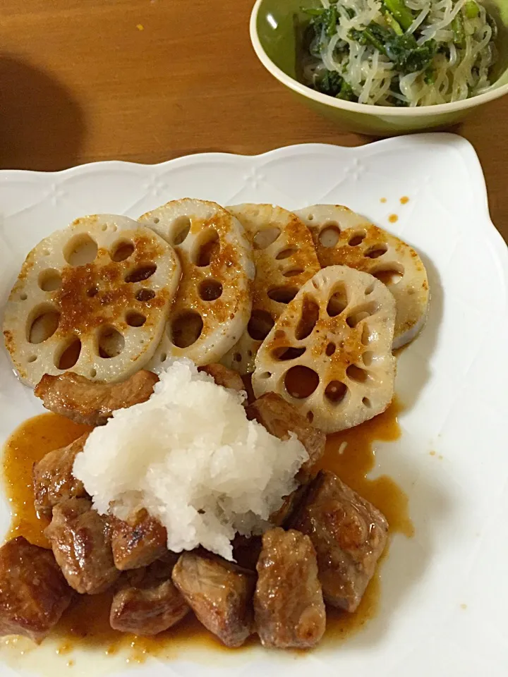 Snapdishの料理写真:豚ハラミとレンコンを源タレで！|みぽさん