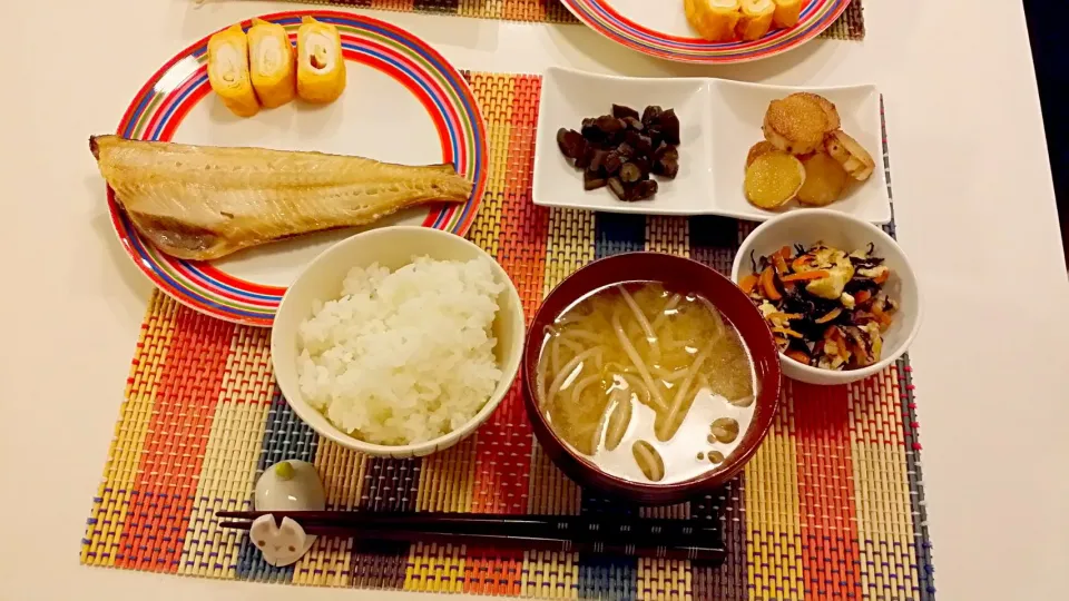 Snapdishの料理写真:今日の夕食　ほっけ、塩麹卵焼き、長いものソテー、きゅうりの漬け物、豆腐とひじきの煮物、もやしの味噌汁|pinknari🐰🌈さん