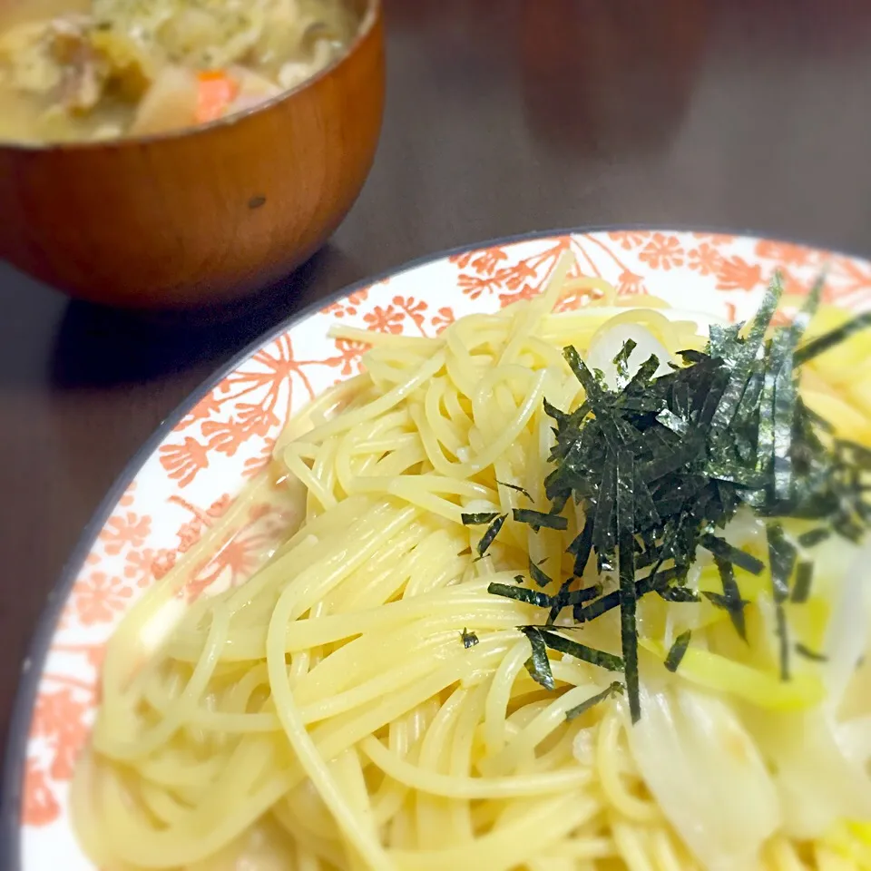 白ネギと白魚のパスタ、野菜コンソメスープ|chobicmさん