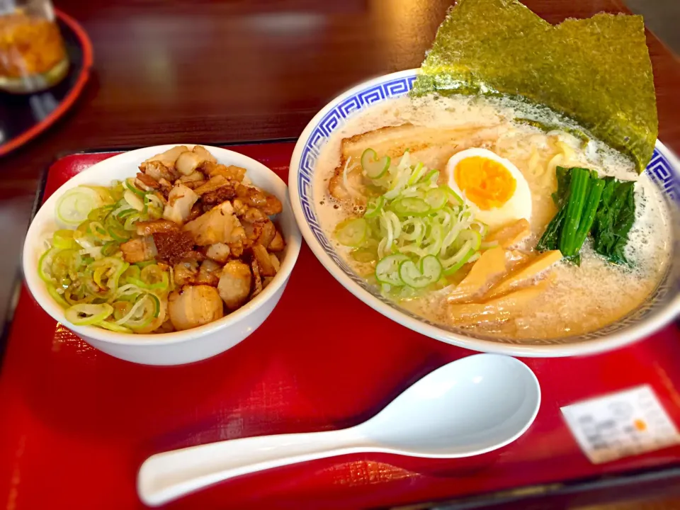 Snapdishの料理写真:濃厚醤油ラーメン🍜＆チャーシュー丼🍚|マニラ男さん