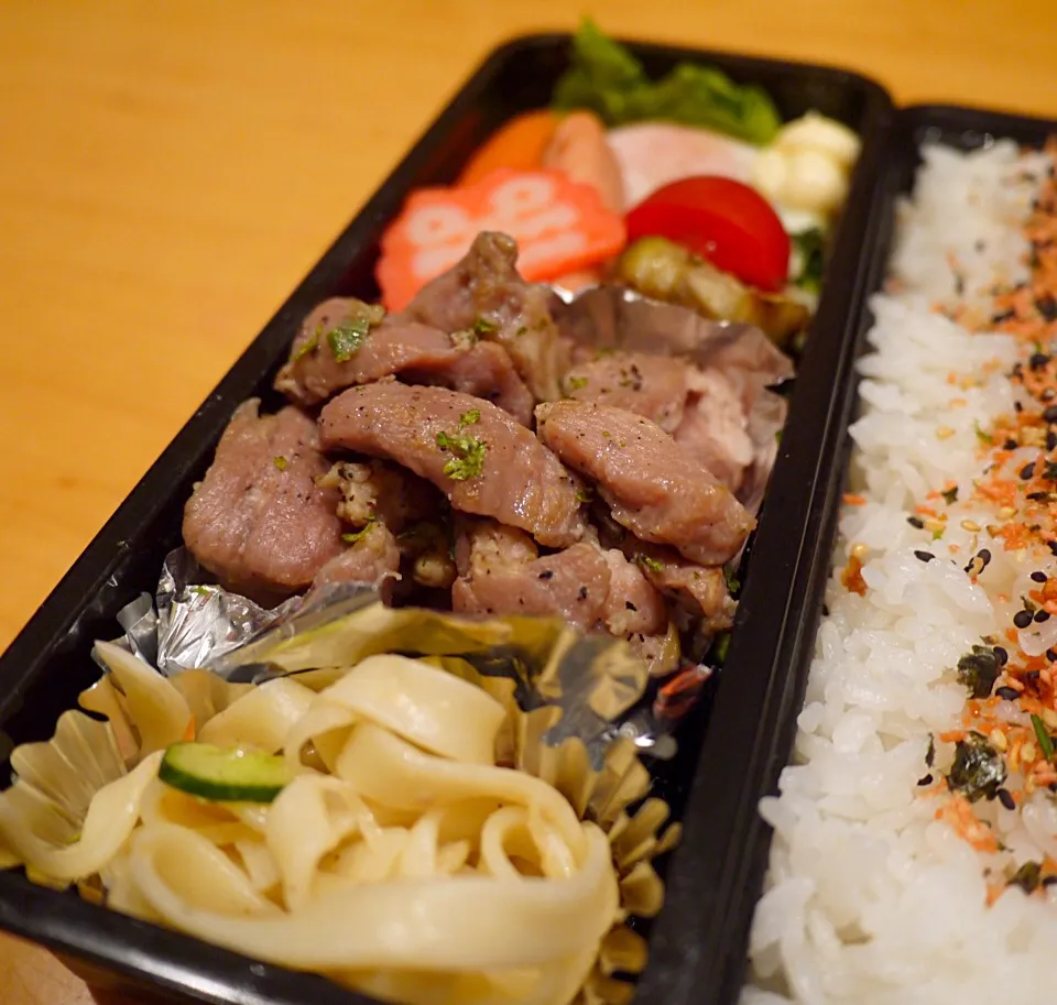 今日の親父弁当！|沖縄「ピロピロ」ライフさん