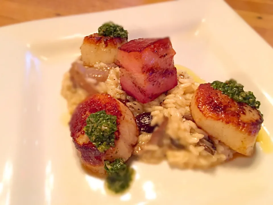 Snapdishの料理写真:Diver Scallops & Pork Belly|Greg Keatingさん