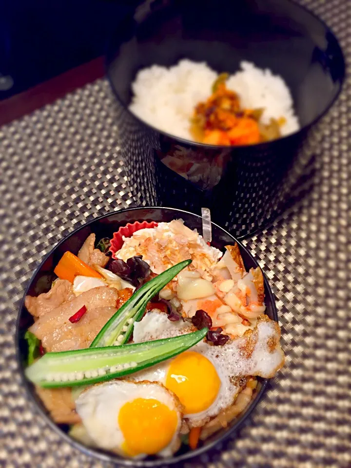 Snapdishの料理写真:保温弁当🍱🍴
✼豚肉和風野菜炒め
✼竹輪の明太マヨ焼
✼ミニ目玉焼き
✼お豆腐|eriさん