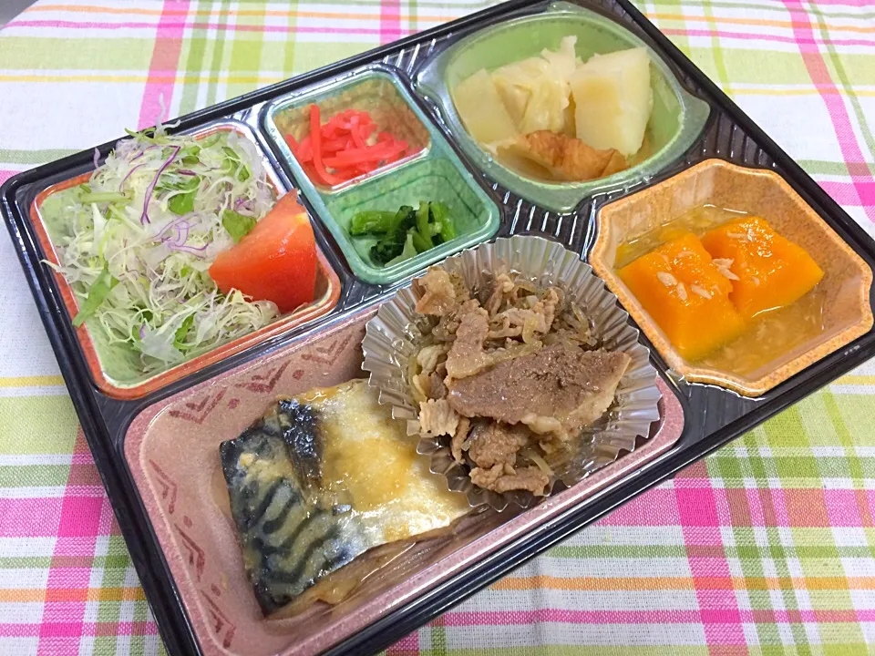 Snapdishの料理写真:牛丼の具 日替わり弁当 豊川市宅配|Naokazu Kuritaさん