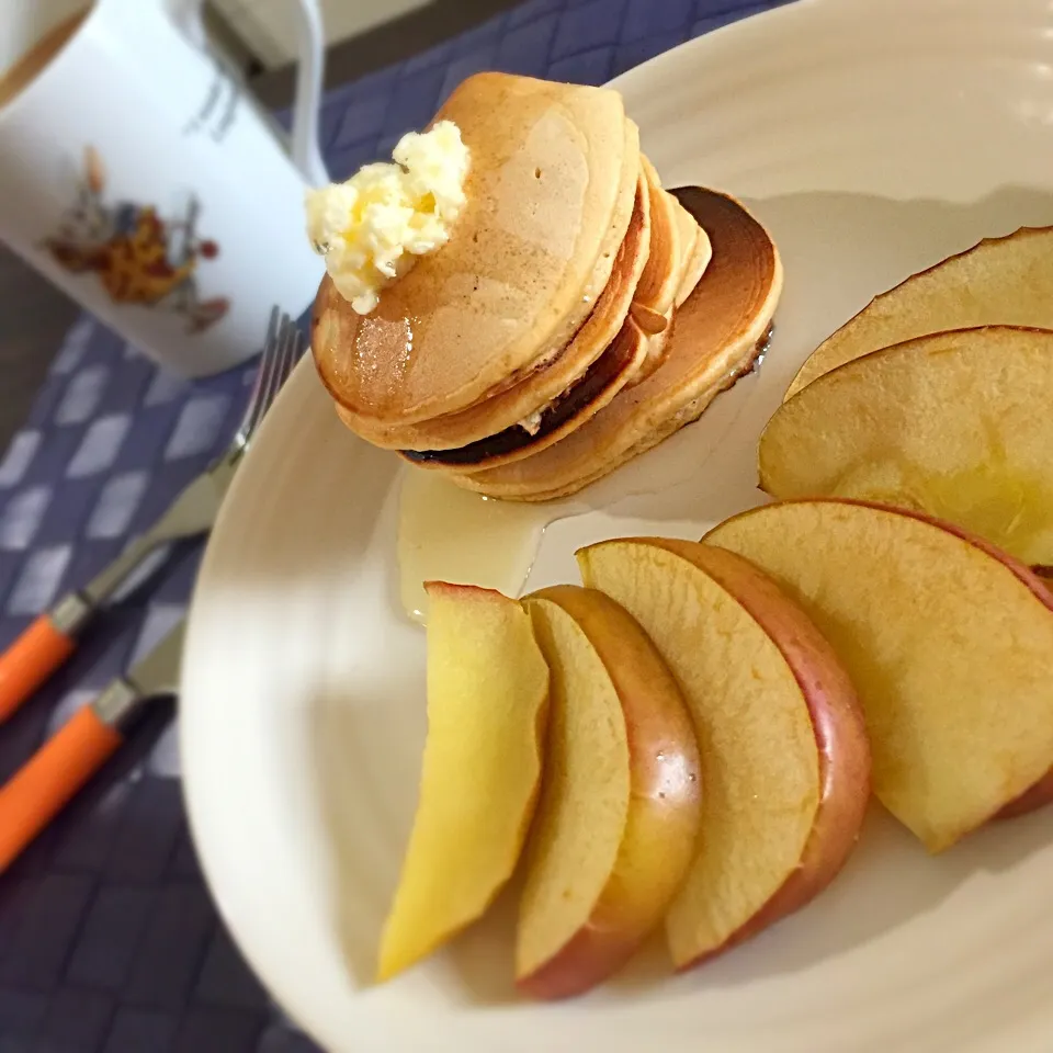 朝食◎ ミニパンケーキ🍴 計りの電池切れちゃったから目分量😵|しょちちさん