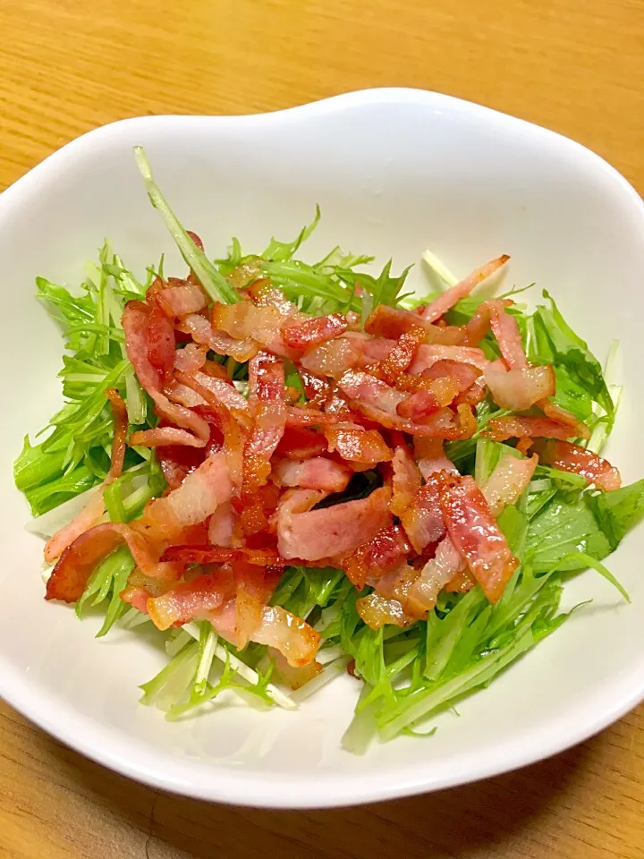 水菜とカリカリベーコンのサラダ|yumyum😋さん