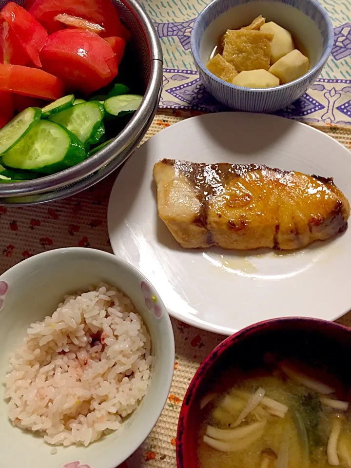 鰤の照り焼き 里芋と揚げの煮物 サラダ 味噌汁|掛谷節子さん