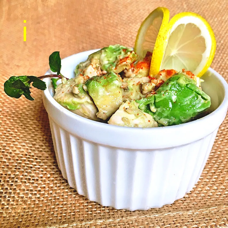 ★徳之島トトロンヌさんの食卓★ ～Life is Delicious～:鶏ムネとアボカドのマヨ醤油和え 【Chicken avocado dressed w/ mayonnaise and soy sauce】|izoomさん