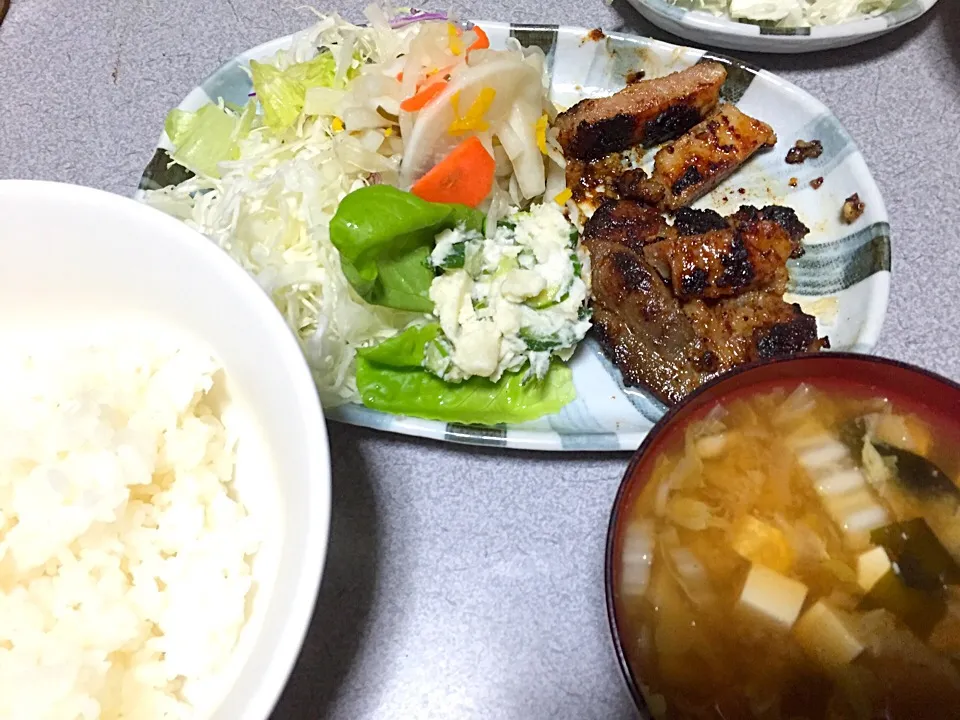 Snapdishの料理写真:味噌漬け焼肉、豆腐白菜味噌汁、白米、なますサラダ|ms903さん