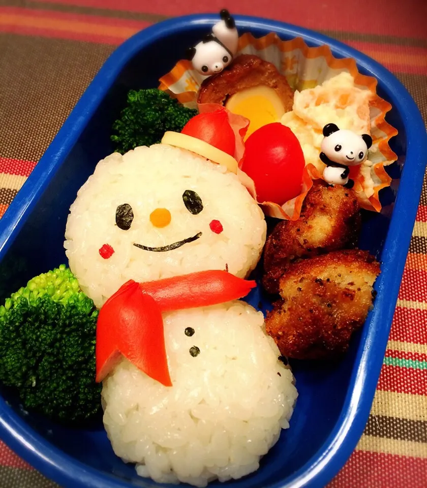 息子の幼稚園弁当💕
餅つきのため、少なめで🎶
雪だるまおにぎり💕|Tsukiさん