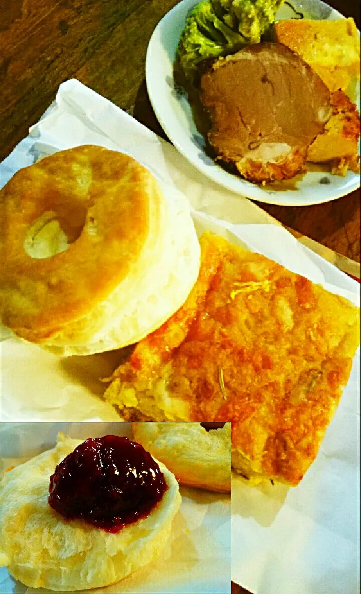 15'12/16 朝ごﾊﾟﾝ🍞
ビスケット＆ラズベリージャム🎵チーズパン🍞
卵焼き🍳 焼豚🐽 ブロッコリーサラダ🌱|メイメイda.さん