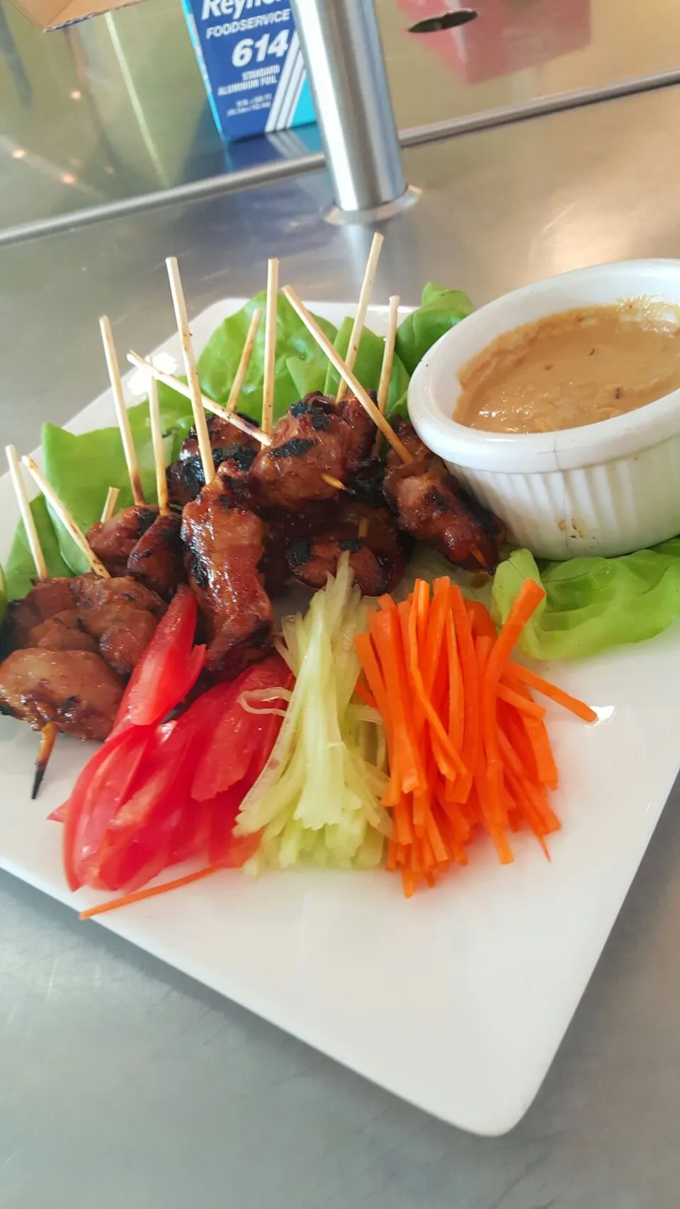 satay atam  (Indonesian  grilled chicken skewers)|Louis Rodriguezさん