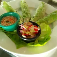 Gói Cuôn  (Vietnamese summer rolls)
Nu'oc Châm  (Vietnamese dipping sauce)
Sambai Kacang  (sweet & spicy peanut sauce)|Louis Rodriguezさん