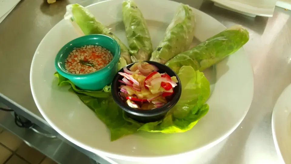 Gói Cuôn  (Vietnamese summer rolls)
Nu'oc Châm  (Vietnamese dipping sauce)
Sambai Kacang  (sweet & spicy peanut sauce)|Louis Rodriguezさん